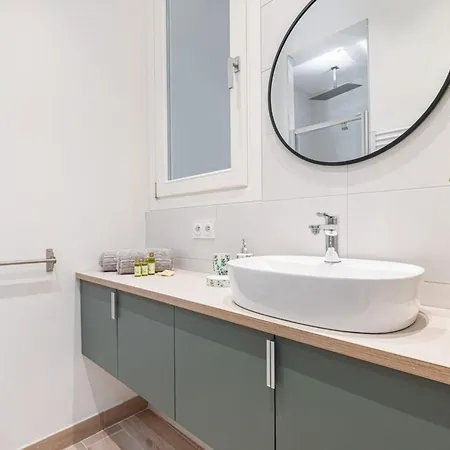 Gesu - 2 Bedroom In Old Town - Gesu Square * Niza